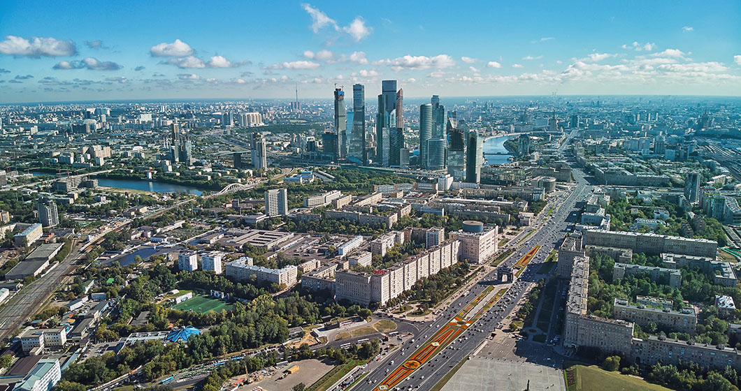 Владимир Ефимов: застройщики возводят в Москве 55 общественно-деловых зданий в рамках масштабных инвестпроектов